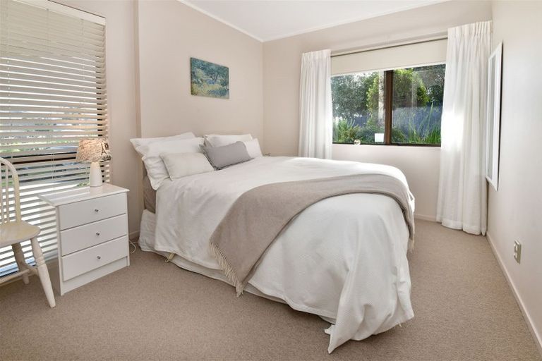 Photo of property in 29 Marellen Drive, Red Beach, 0932