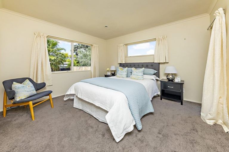 Photo of property in 2/17 Bain Place, Bucklands Beach, Auckland, 2014