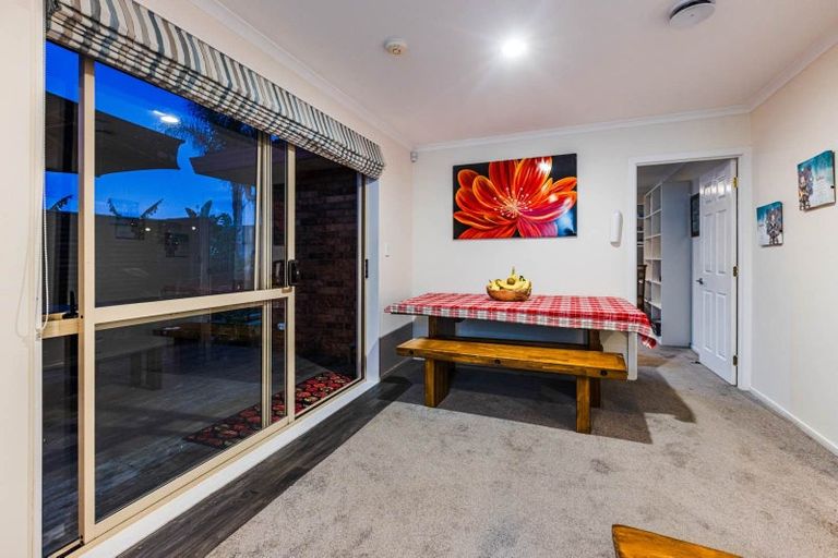 Photo of property in 14 Norman Close, The Gardens, Auckland, 2105