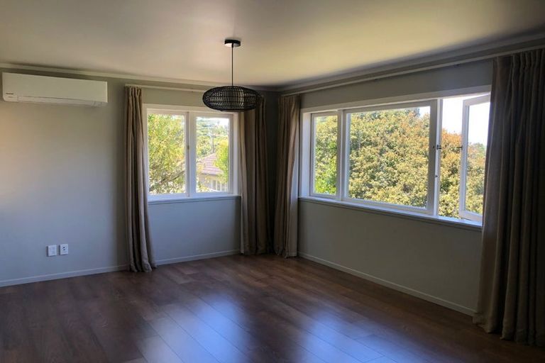 Photo of property in 1b Montana Avenue, Murrays Bay, Auckland, 0630