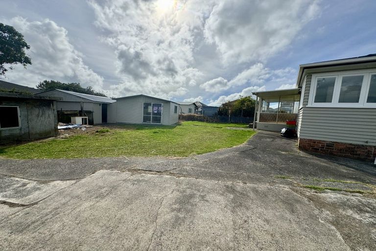 Photo of property in 74 Mcleod Road, Te Atatu South, Auckland, 0610