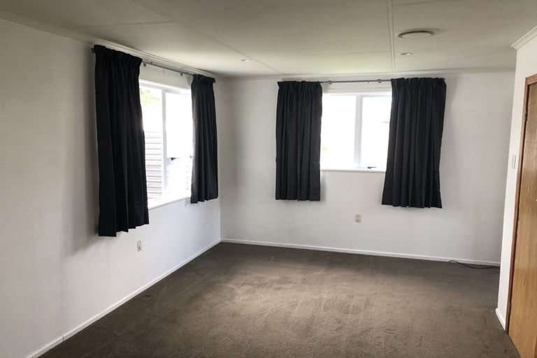 Photo of property in 12 Riversdale Drive, Merrilands, New Plymouth, 4312