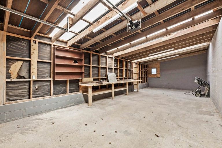 Photo of property in 1a Lismore Street, Strandon, New Plymouth, 4312