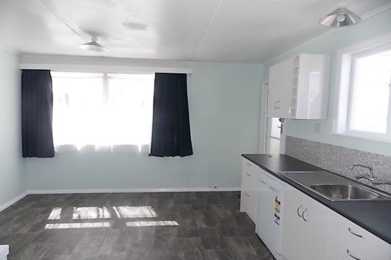 Photo of property in 43 Alma Road, Gonville, Whanganui, 4501