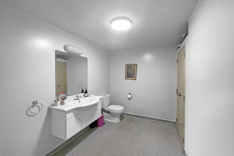 Photo of property in 2/42 Constable Street, Newtown, Wellington, 6021