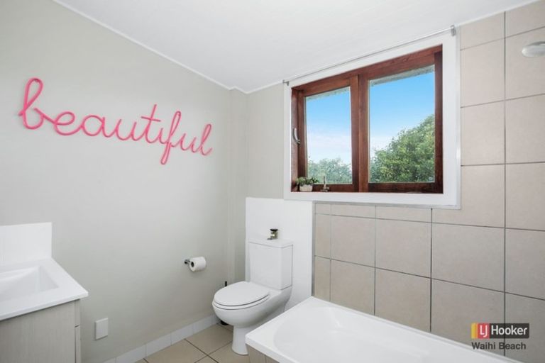 Photo of property in 66 Koutunui Road, Athenree, Katikati, 3177