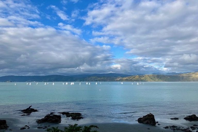 Photo of property in 129 Marine Parade, Seatoun, Wellington, 6022