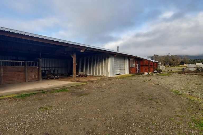 Photo of property in 192 Waihao Back Road, Waimate, 7979