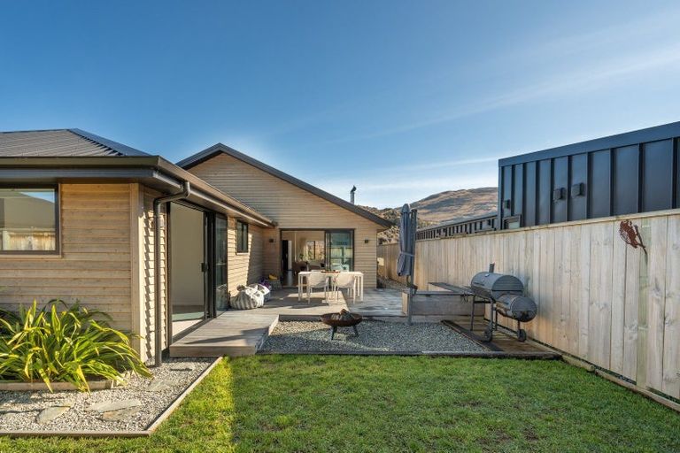 Photo of property in 39 Drysdale Road, Jacks Point, 9371