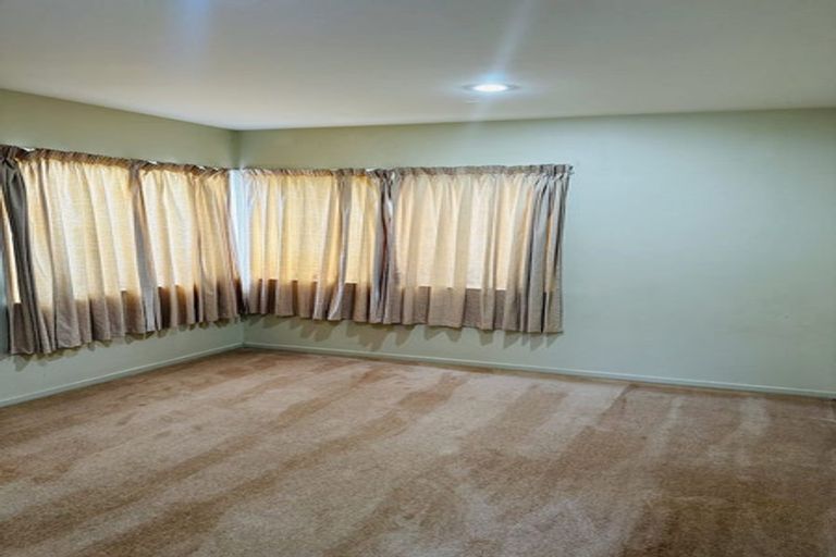 Photo of property in 1/1 Saint Clair Place, Browns Bay, Auckland, 0630