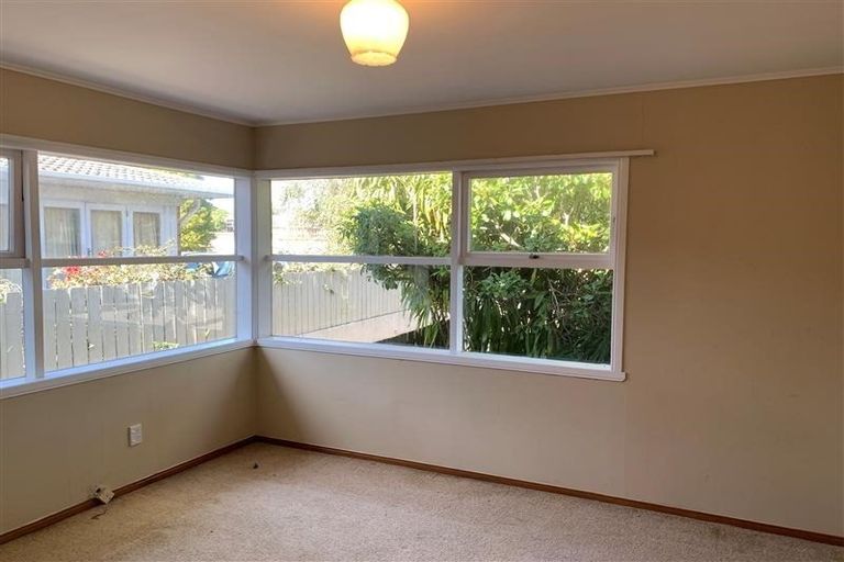 Photo of property in 22 Botany Road, Howick, Auckland, 2010