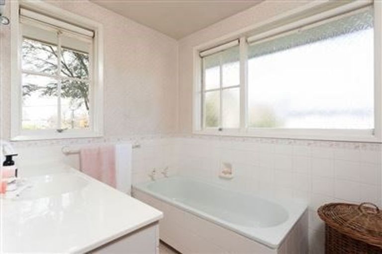 Photo of property in 11 Daresbury Lane, Fendalton, Christchurch, 8014