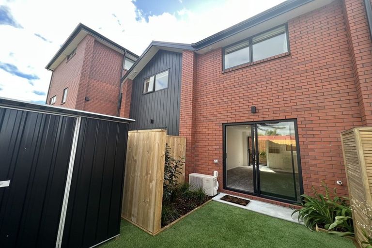 Photo of property in 4/10 Yeovil Road, Te Atatu Peninsula, Auckland, 0610