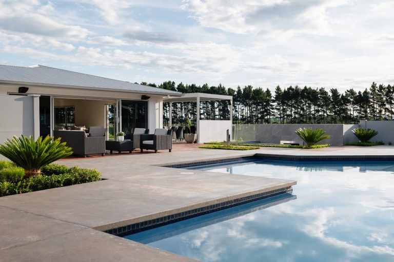 Photo of property in 2227 River Road, Horsham Downs, Hamilton, 3281