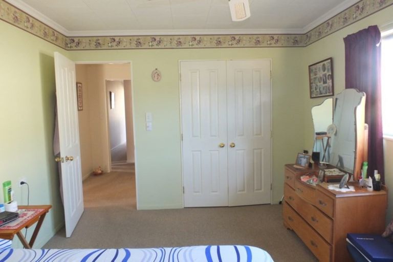 Photo of property in 17 Hennessy Street East, Foxton Beach, Foxton, 4815