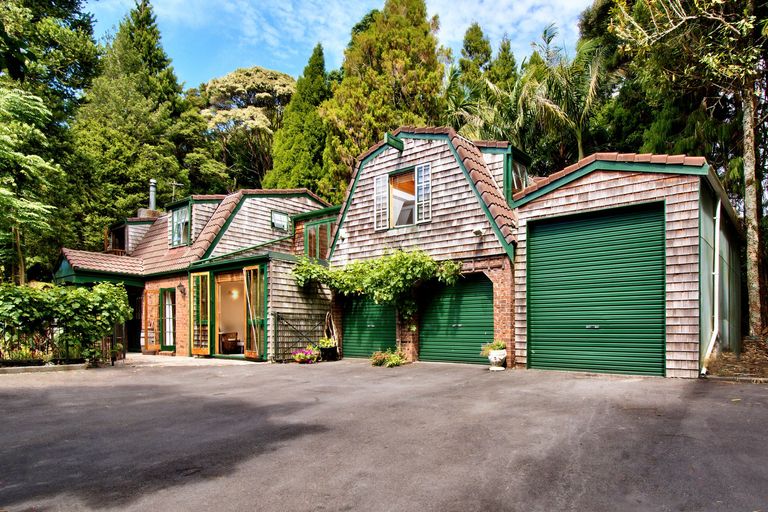 Photo of property in 31 Napuka Road, Henderson Valley, Auckland, 0612