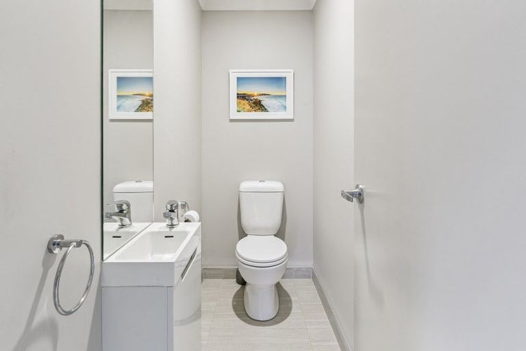 Photo of property in 2 Brindle Way, Newlands, Wellington, 6037