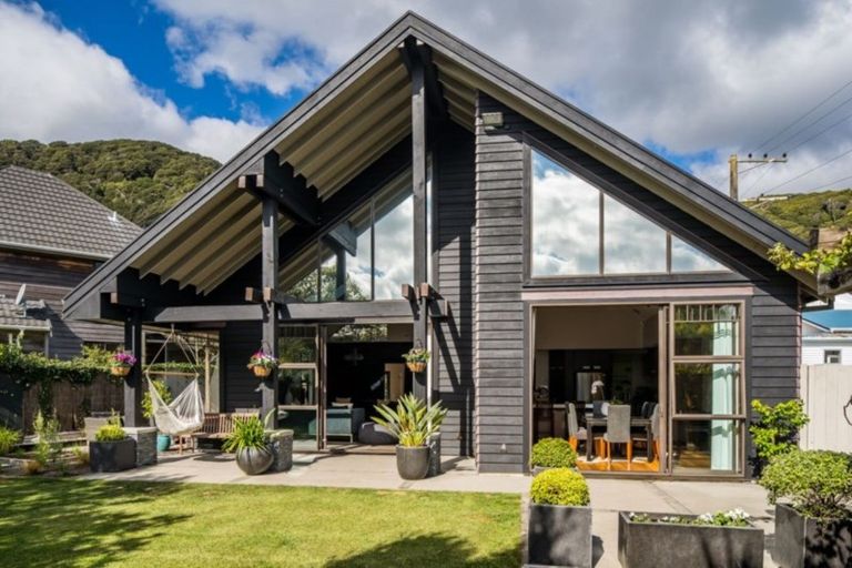 Photo of property in 374 Muritai Road, Eastbourne, Lower Hutt, 5013