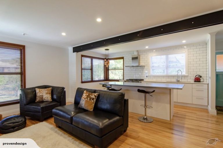 Photo of property in 16 Walton Avenue, Waikanae, 5036