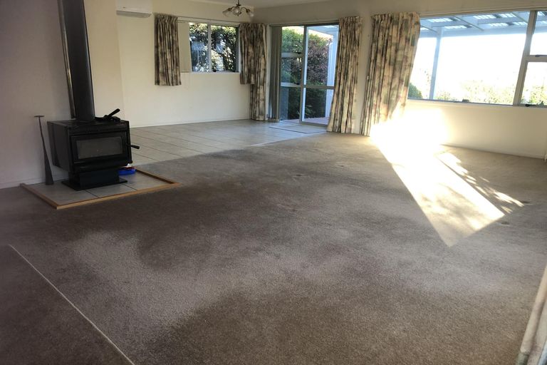 Photo of property in 2/4220 Great North Road, Glendene, Auckland, 0602