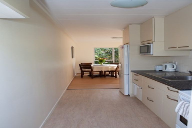 Photo of property in 9/18 Parr Terrace, Castor Bay, Auckland, 0620