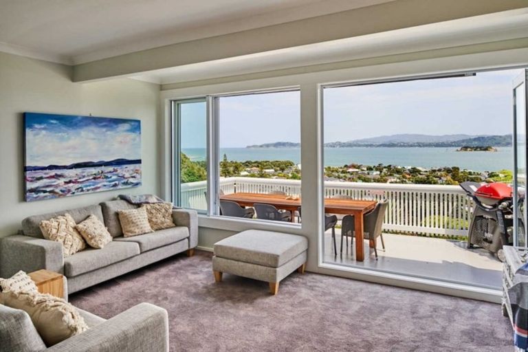 Photo of property in 3 Mackenzie Road, Eastbourne, Lower Hutt, 5013