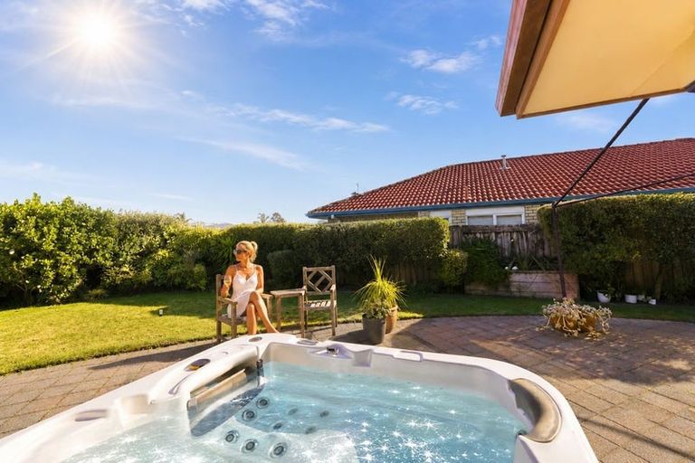Photo of property in 40 Mcleod Place, Papamoa Beach, Papamoa, 3118