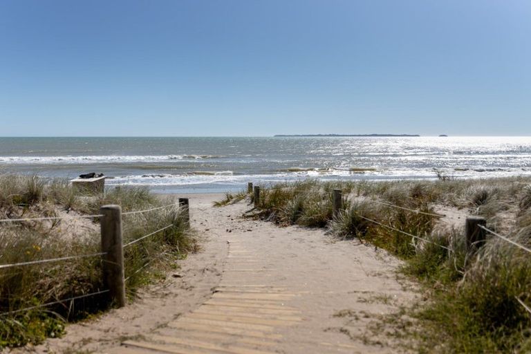 Photo of property in 11 St Clair Place, Browns Bay, Auckland, 0630