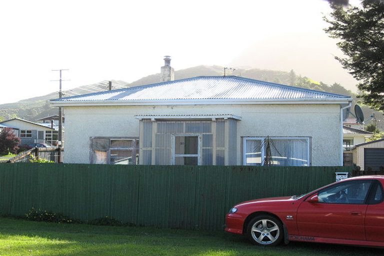Photo of property in 55 York Street, Picton, 7220