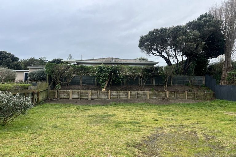 Photo of property in 7 Ngaio Street, Otaki Beach, Otaki, 5512