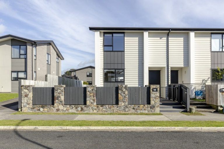 Photo of property in 15 Discovery Place, Marfell, New Plymouth, 4310