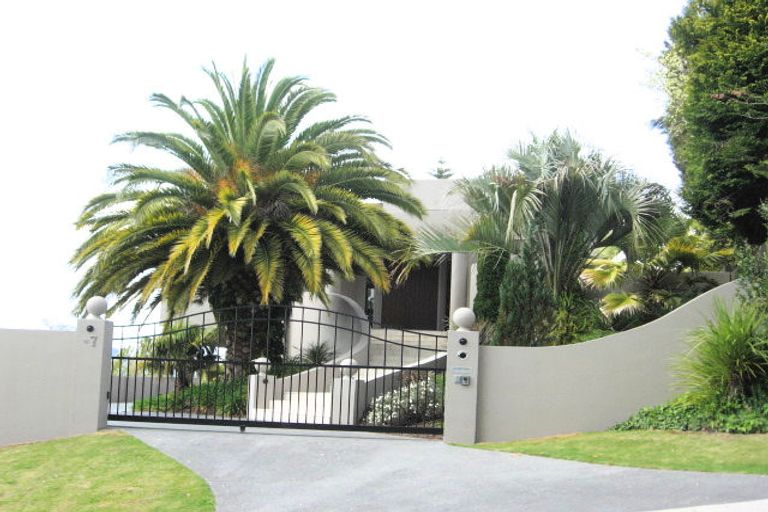 Photo of property in 7 Tupara Crescent, Kawaha Point, Rotorua, 3010
