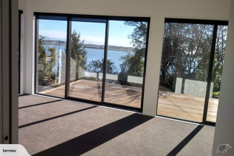 Photo of property in 5 Te Awakura Terrace, Mount Pleasant, Christchurch, 8081