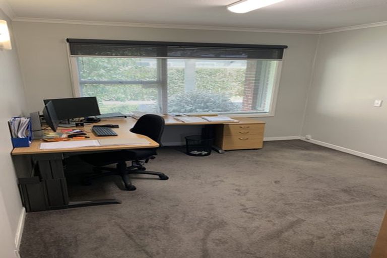 Photo of property in 356 Memorial Avenue, Burnside, Christchurch, 8053