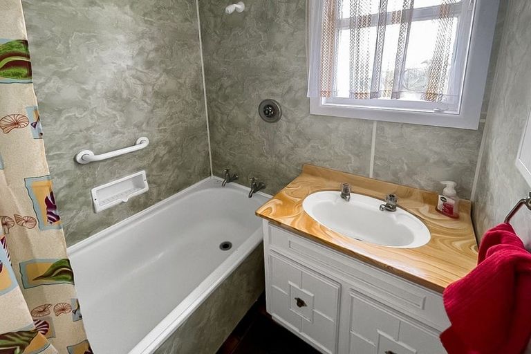 Photo of property in 2 Pateke Place, Tokoroa, 3420