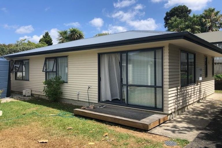 Photo of property in 12 Japonica Drive, Beach Haven, Auckland, 0626