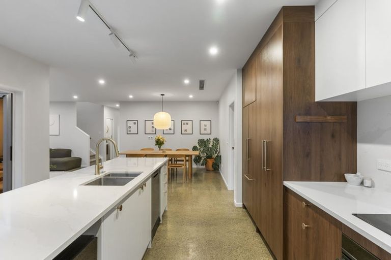 Photo of property in 35a Sullivan Avenue, Mangere Bridge, Auckland, 2022