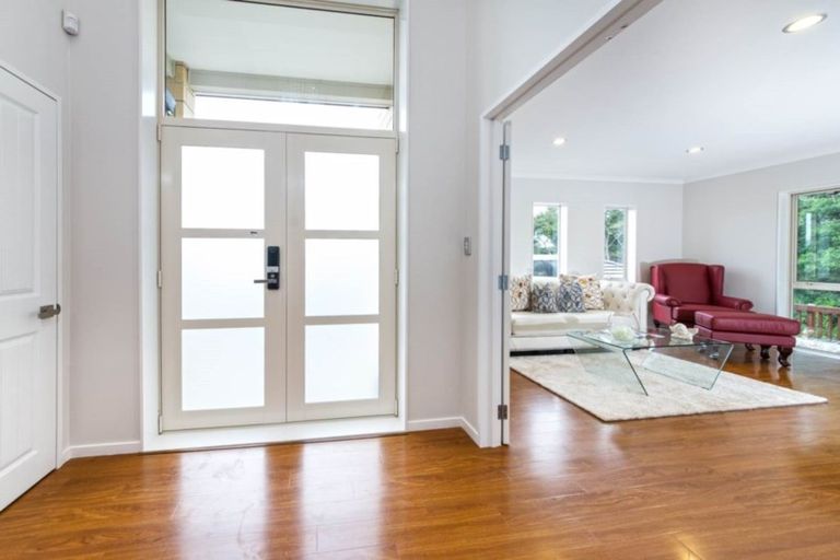 Photo of property in 16a Wychwood Avenue, Henderson Valley, Auckland, 0612