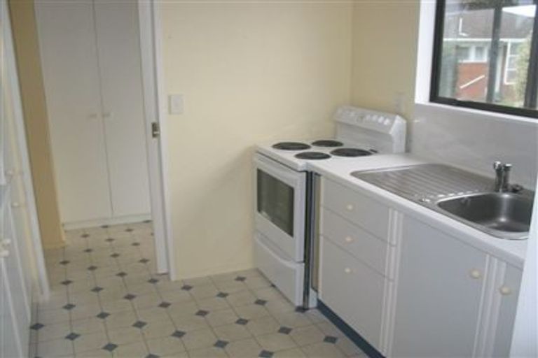 Photo of property in 2/7 Gordon Avenue, Forrest Hill, Auckland, 0620