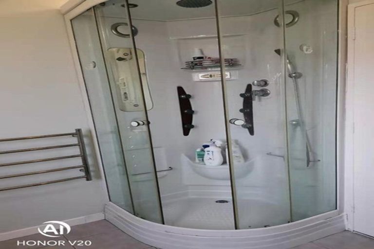 Photo of property in 17a Kingsbridge Place, Newlands, Wellington, 6037