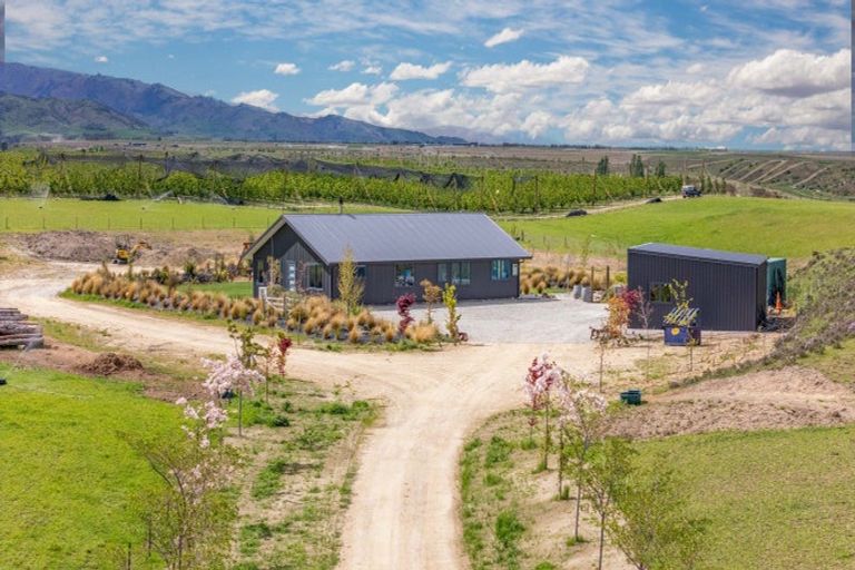 Photo of property in 27 Lapins Way, Waikerikeri, Alexandra, 9391