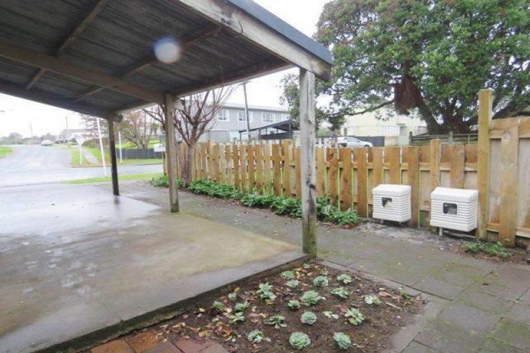 Photo of property in 19 Cook Street, Marfell, New Plymouth, 4310
