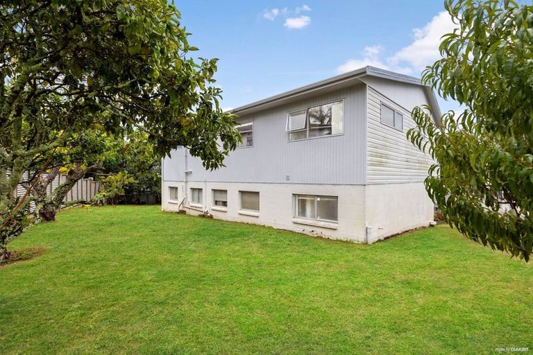 Photo of property in 142 Mokoia Road, Chatswood, Auckland, 0626