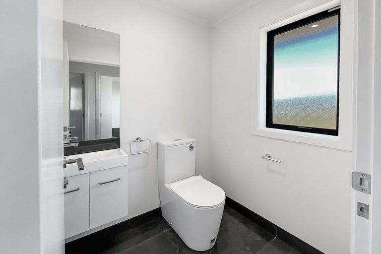 Photo of property in 11 Gibraltar Way, Fitzherbert, Palmerston North, 4410