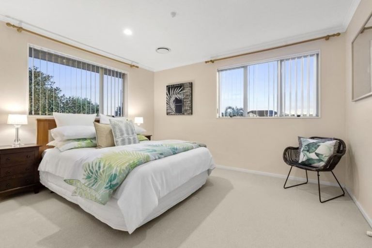 Photo of property in 3 Rangi Avenue, Schnapper Rock, Auckland, 0632