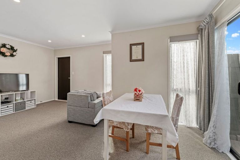 Photo of property in 10 Honour Road, Papakura, 2110