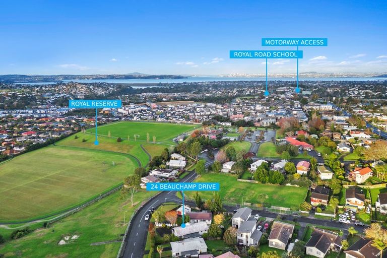 Photo of property in 24 Beauchamp Drive, Massey, Auckland, 0614