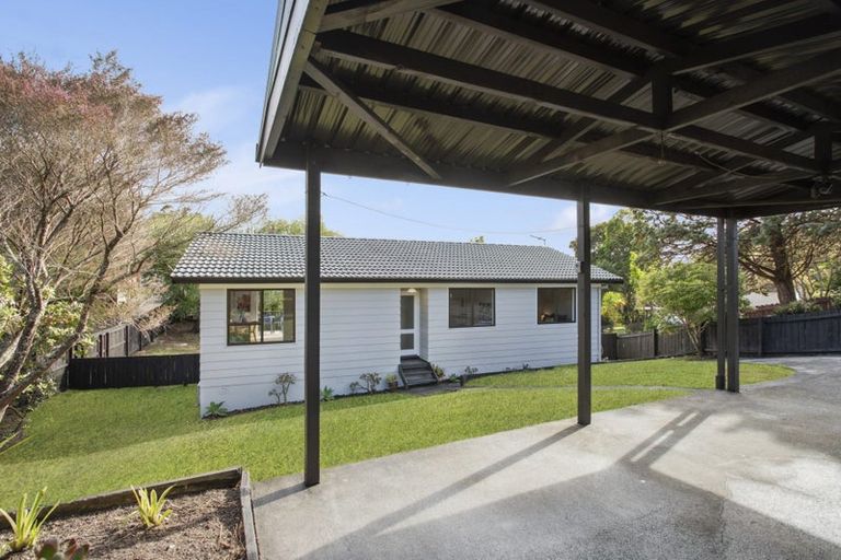 Photo of property in 15 Panzic Place, Glen Eden, Auckland, 0602