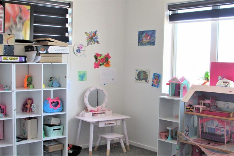 Photo of property in 33 Havana Rise, Grenada Village, Wellington, 6037