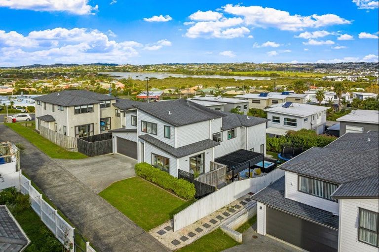Photo of property in 1 Crompton Place, Orewa, 0931